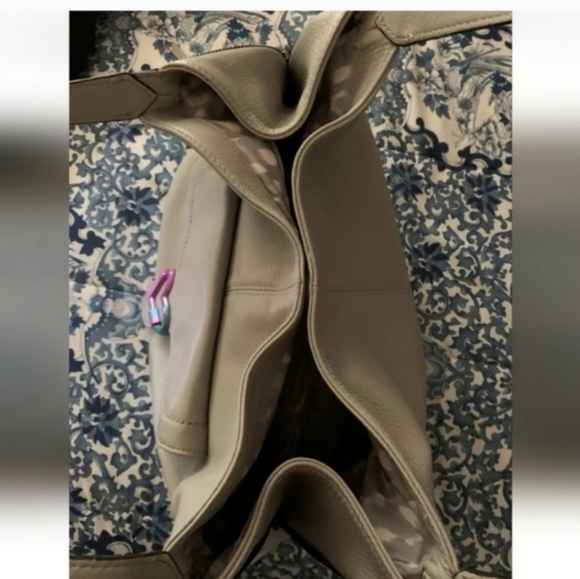 🍂WOW!Rare Aimee Kestenberg Handbag Gray Leathr Shouldr Hobo Bag Purse oil slick - Picture 5 of 10